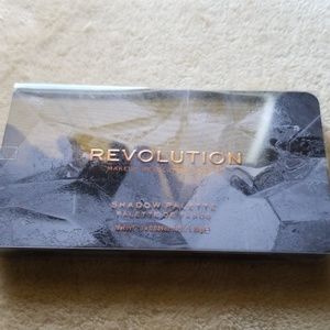 Revolution eyeshadow palette